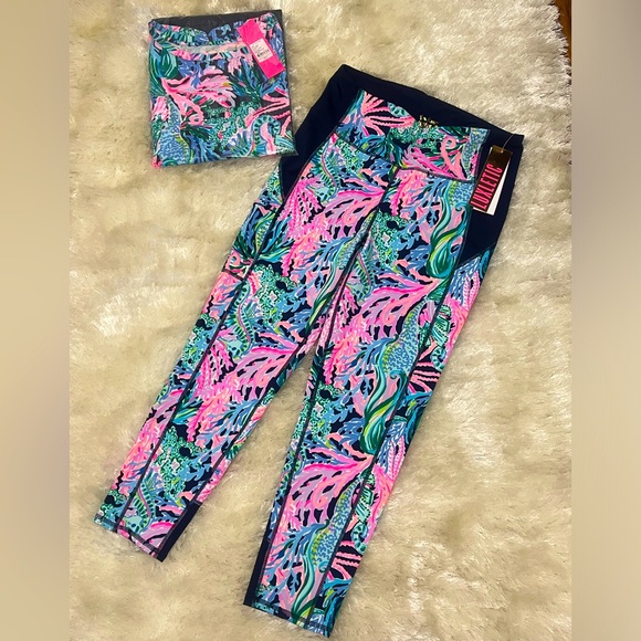NWT LILLY PULITZER FINN TOP AND LEGGINGS SET BRINGING MERMAID BACK - Picture 3 of 12